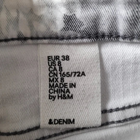 H&M Floral Denim Shorts Size 8 - Picture 9 of 10